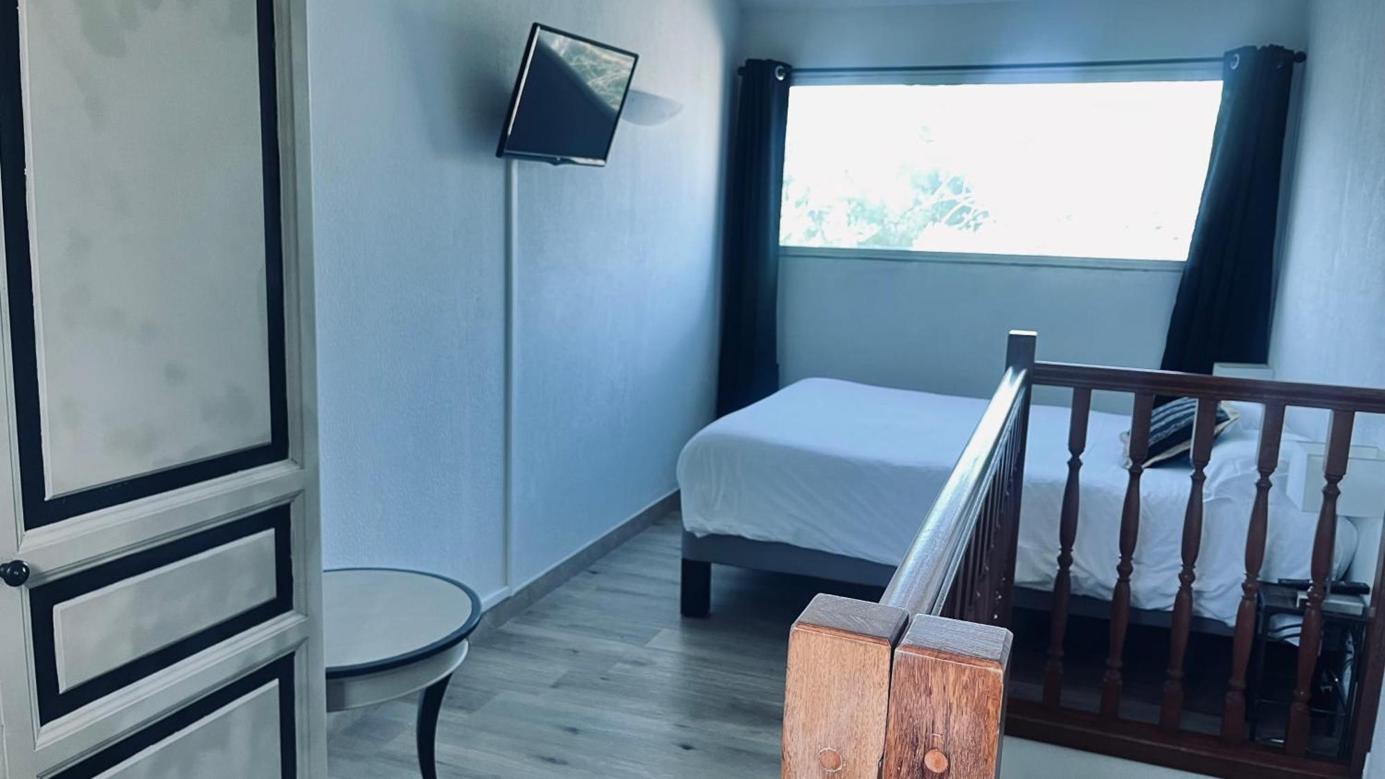 Logis Hotel & Spa Dejeunez Sous L'Arbre Rousset  Exterior photo